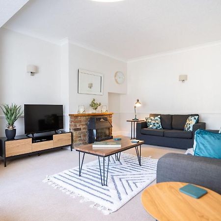 Beautiful Detached Home In Quaint Village Setting Wetherby Kültér fotó