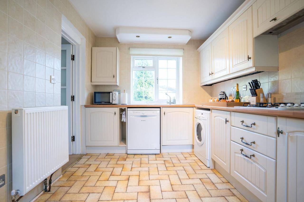 Beautiful Detached Home In Quaint Village Setting Wetherby Kültér fotó