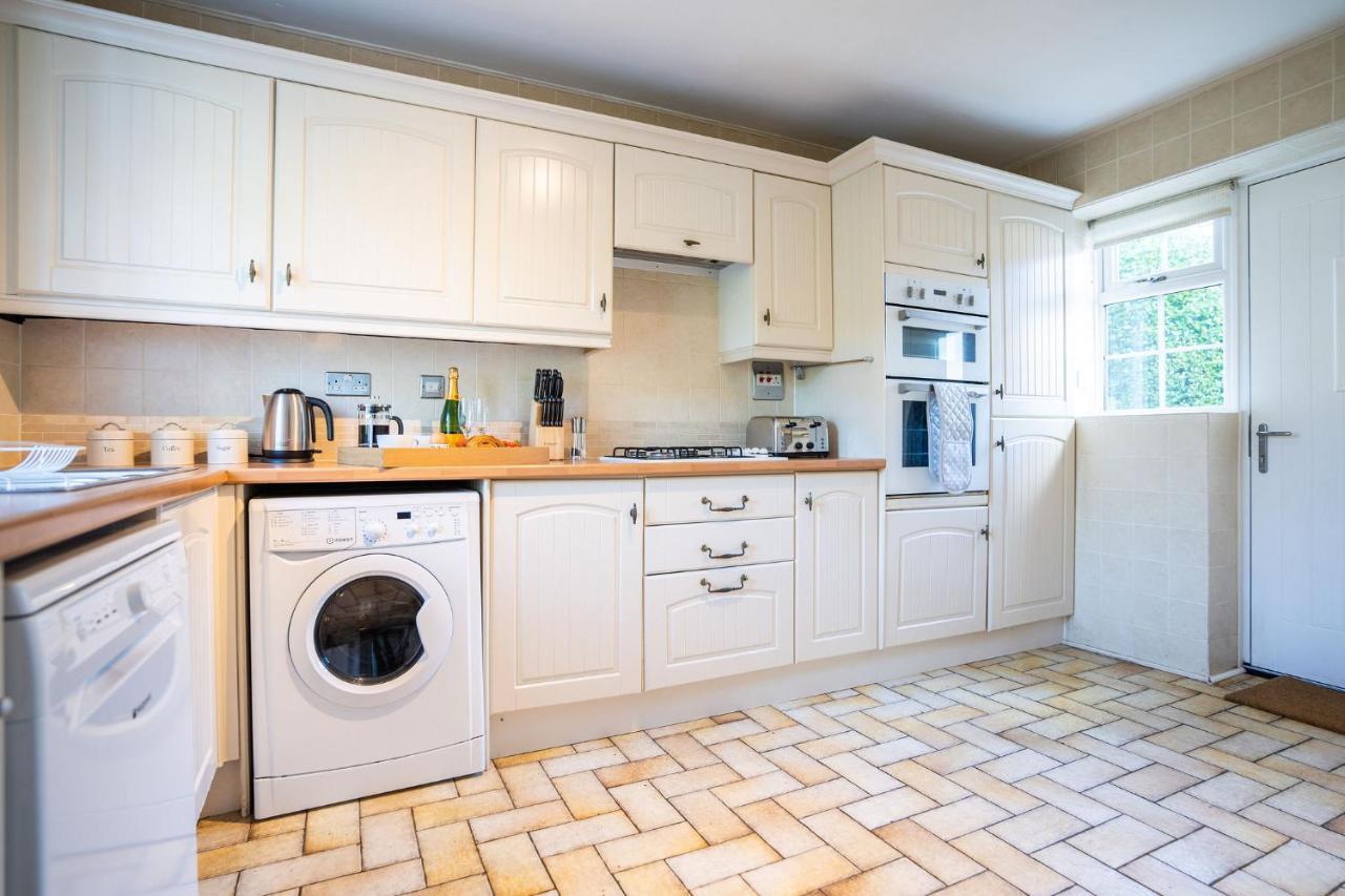 Beautiful Detached Home In Quaint Village Setting Wetherby Kültér fotó